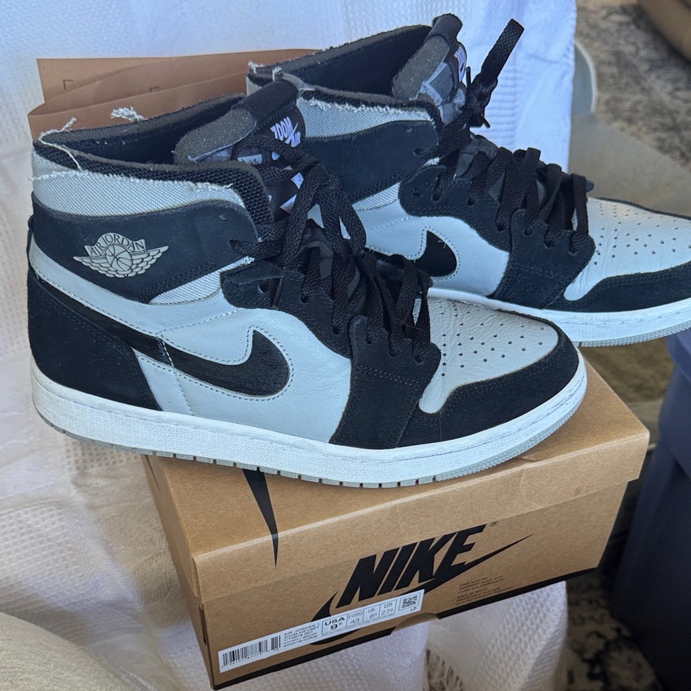 Nike Air Jordan Retro High in Black and Gray